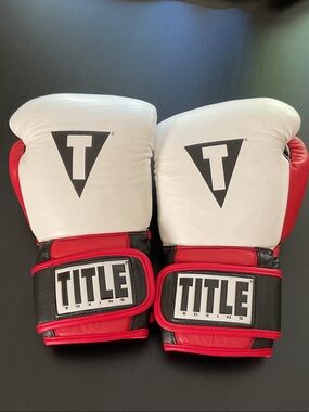 TITLE Boxing Gloves Professional Gel-series-White Size 16oz